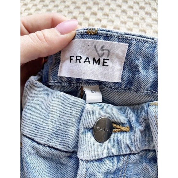 Frame Le Mini Boot Olin Light Wash Boot
Cut Jean sz 25 - Picture 5 of 10